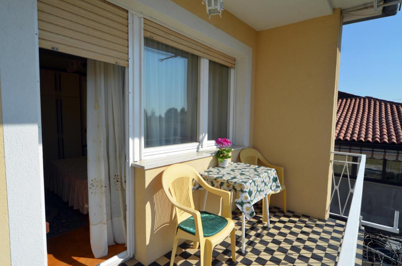 Aneli Rooms & Apartament Ровин Екстериор снимка
