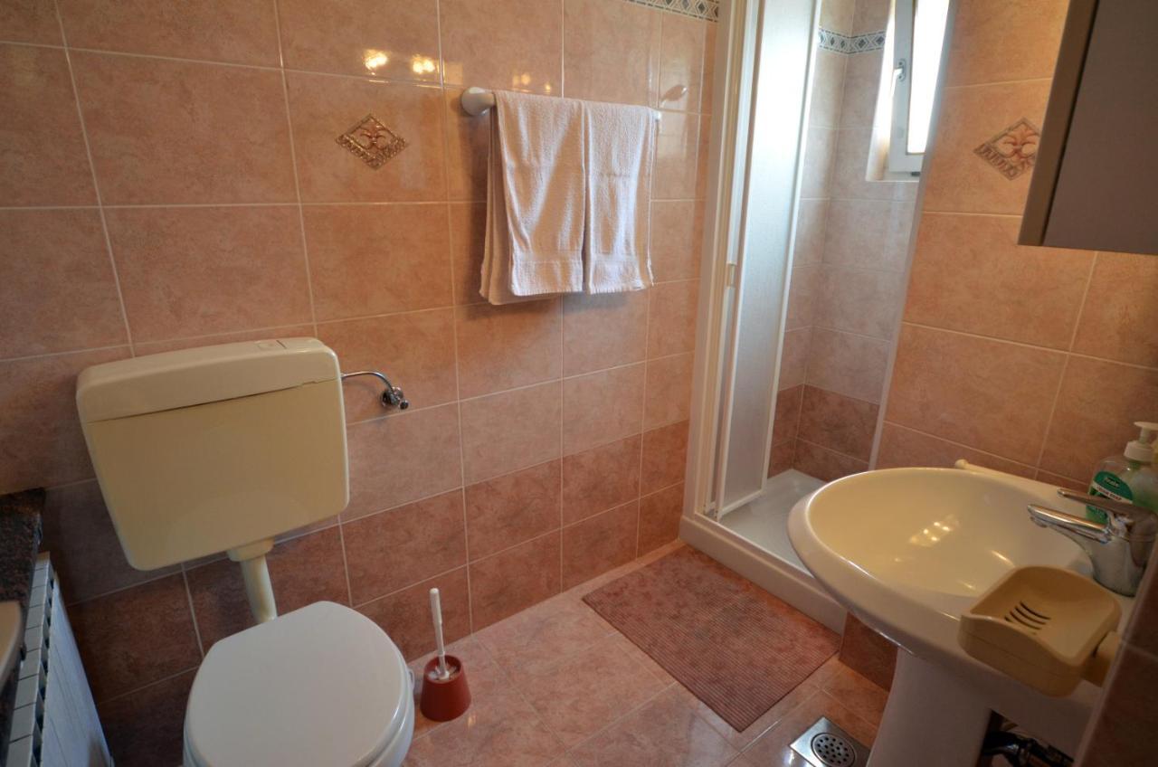 Aneli Rooms & Apartament Ровин Екстериор снимка