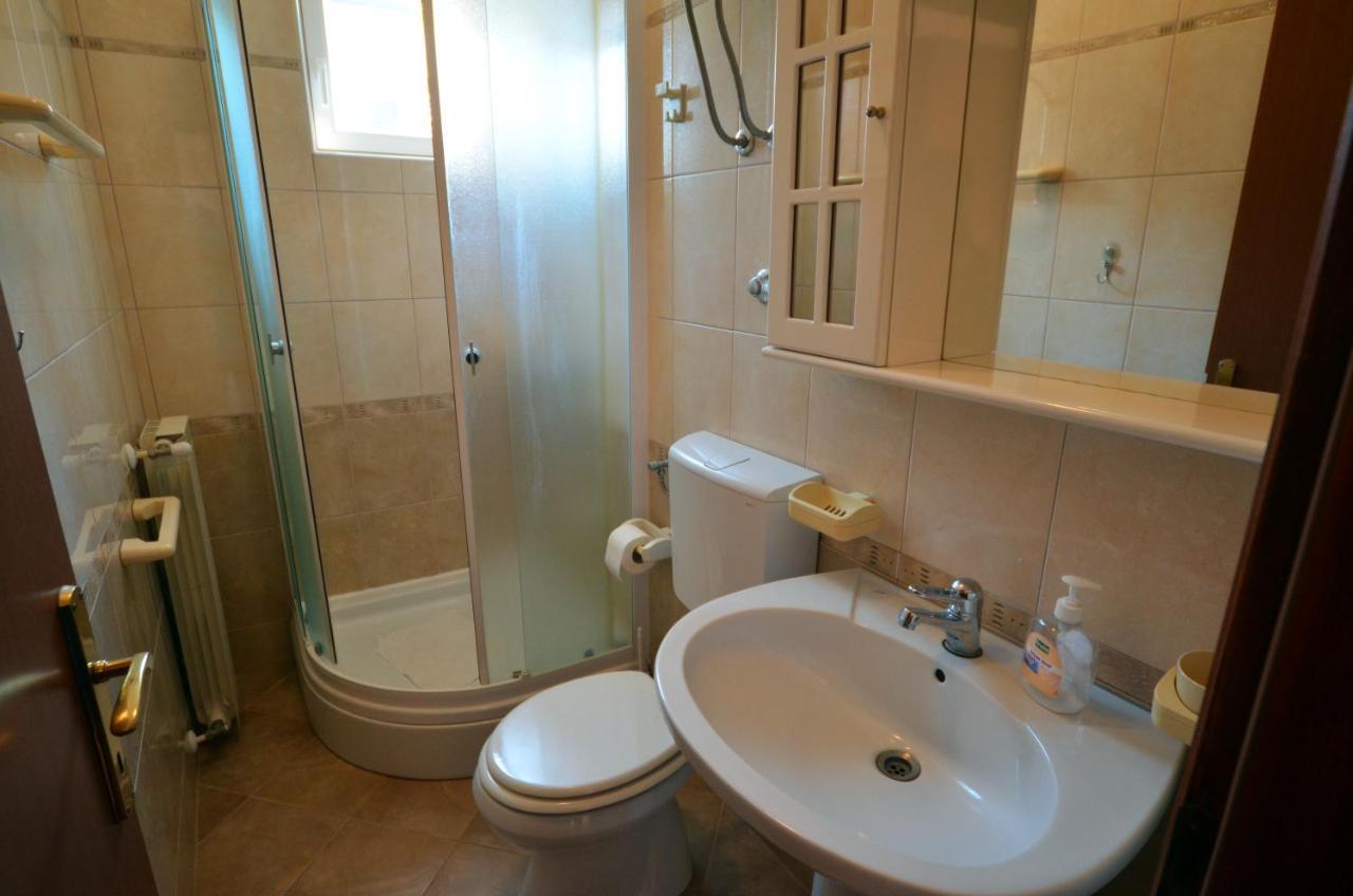Aneli Rooms & Apartament Ровин Екстериор снимка