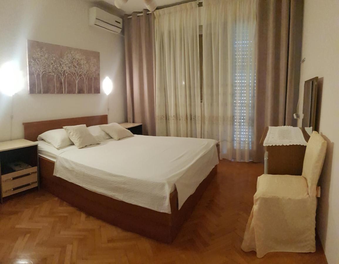 Aneli Rooms & Apartament Ровин Екстериор снимка