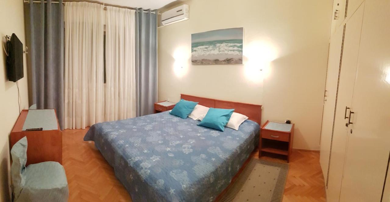 Aneli Rooms & Apartament Ровин Екстериор снимка