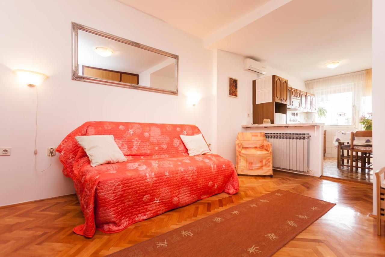 Aneli Rooms & Apartament Ровин Екстериор снимка