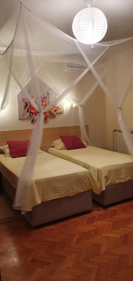 Aneli Rooms & Apartament Ровин Екстериор снимка