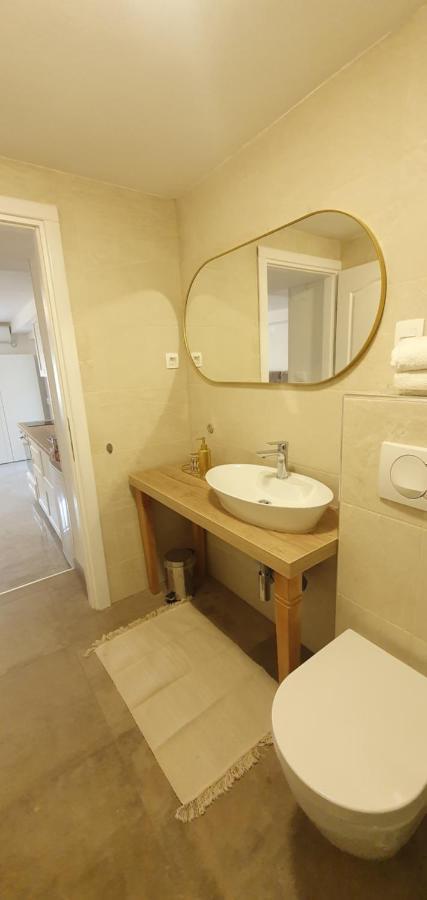 Aneli Rooms & Apartament Ровин Екстериор снимка