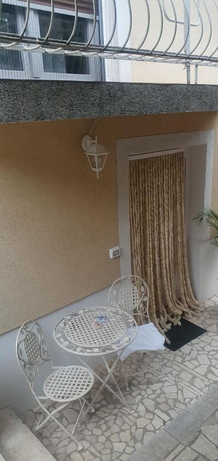 Aneli Rooms & Apartament Ровин Екстериор снимка
