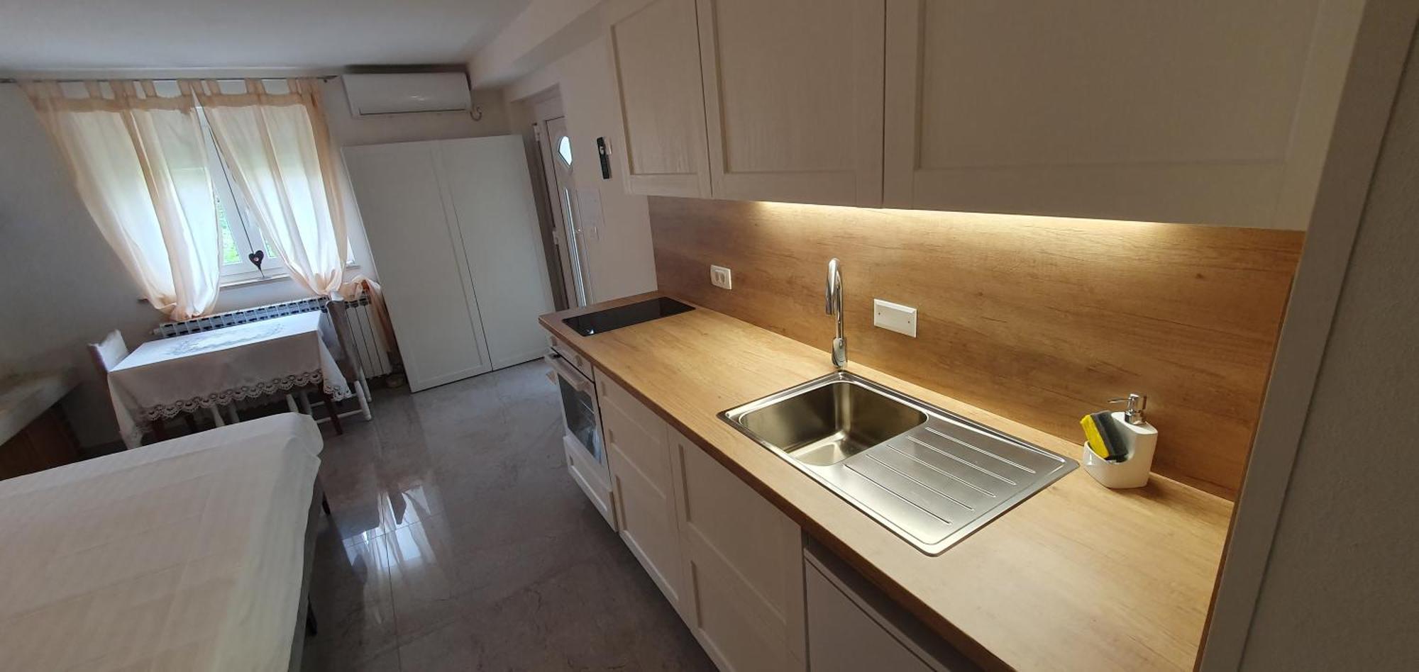 Aneli Rooms & Apartament Ровин Екстериор снимка